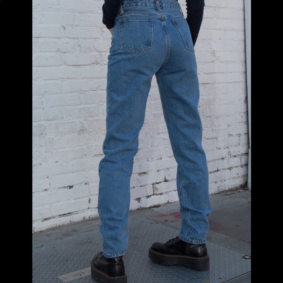 Brandy Melville Carly Light Wash Jeans - Picture 2 of 4